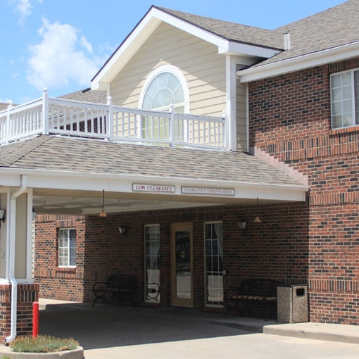 Exterior shot of Vintage Park Assisted Living's front entrance.